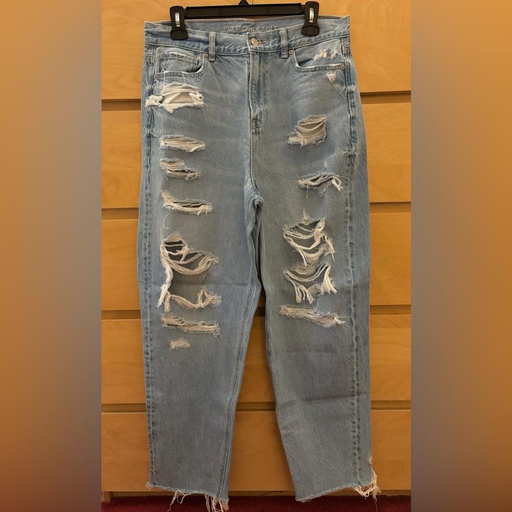American Eagle Relaxed Mom Jean